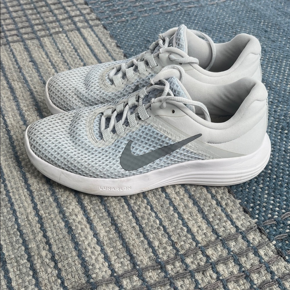Nike Lunarconverge Women’s Sneakers